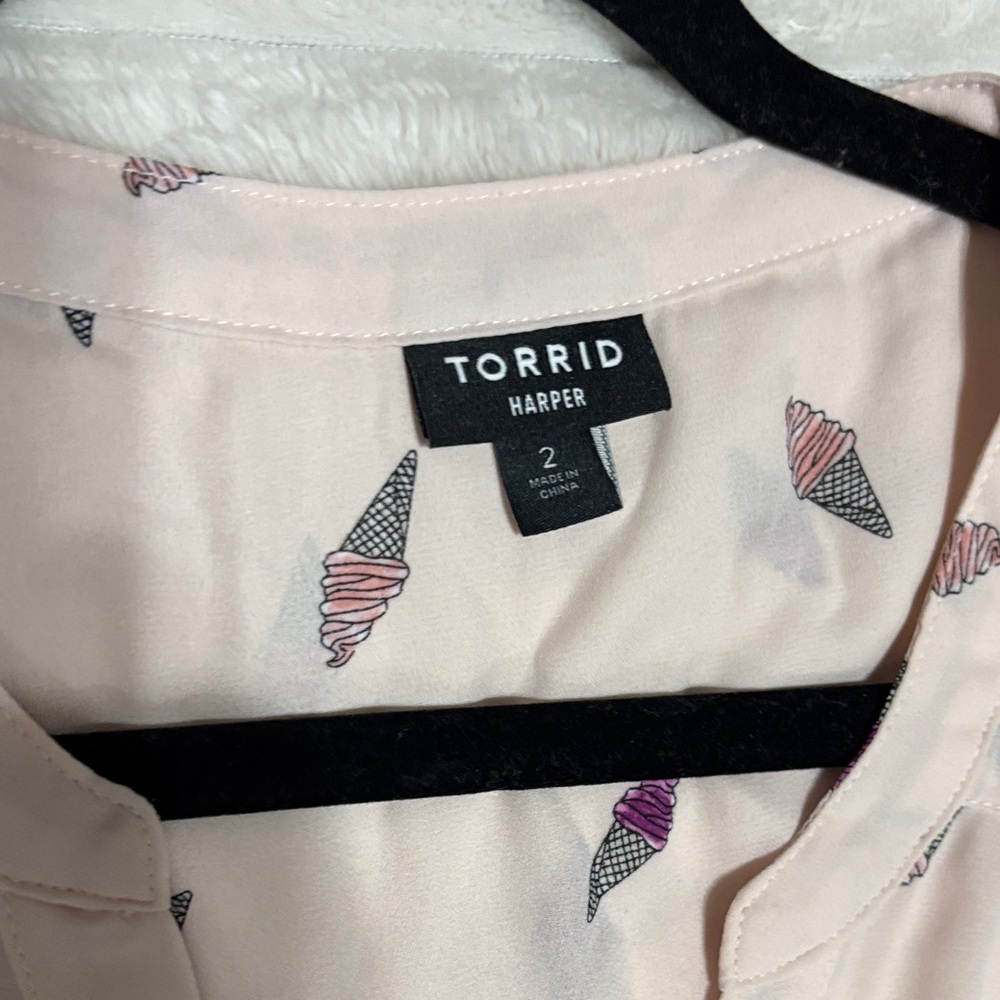 Torrid Light Pink Patterned Blouse - Picture 2 of 3